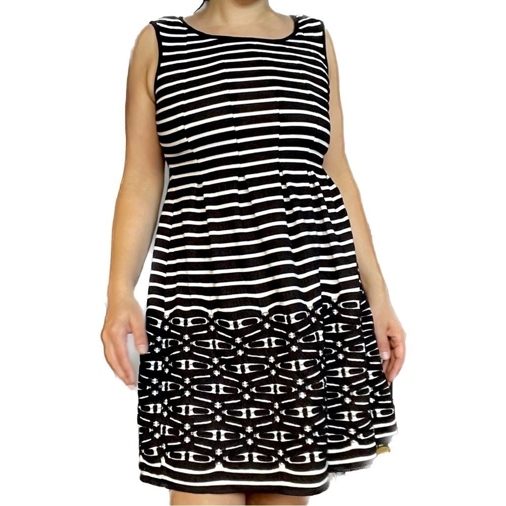 Max Studio - Size XS Striped textured dress with pleated breast